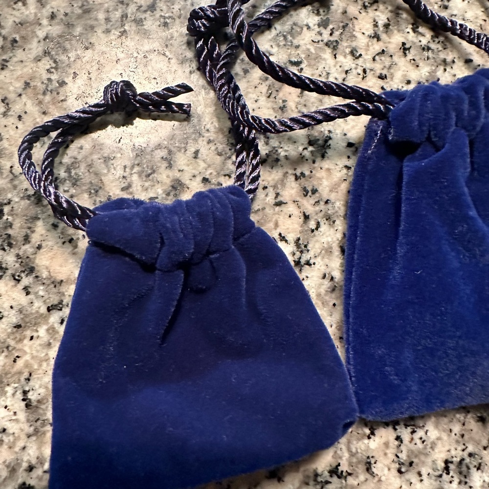 New! Two small jewelry bags - Picture 3 of 3